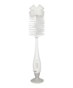GOUPILLON POUR BIBERON ET TÉTINE AVEC VENTOUSE-56/122 GOUPILLON POUR BIBERON ET TÉTINE AVEC VENTOUSE-56/122 : hygiène et nettoyage efficace Le GOUPILLON POUR BIBERON ET TÉTINE AVEC VENTOUSE-56/122 est un accessoire indispensable pour assurer une hygiène parfaite des biberons et des tétines. Grâce à ses poils résistants, il permet de nettoyer efficacement les résidus de lait et les impuretés. Ainsi, il garantit une utilisation saine et sécurisée pour bébé. De plus, le GOUPILLON POUR BIBERON ET TÉTINE AVEC VENTOUSE-56/122 est équipé d’une ventouse pratique. Celle-ci permet de le fixer facilement sur une surface propre et sèche. Par conséquent, il reste toujours à portée de main et sèche rapidement après utilisation. Sa forme ergonomique facilite le nettoyage même dans les zones difficiles d’accès. En outre, il est conçu pour préserver les surfaces délicates des biberons sans les rayer. Pourquoi choisir le GOUPILLON POUR BIBERON ET TÉTINE AVEC VENTOUSE-56/122 ? Nettoyage efficace des biberons Ce goupillon permet d’éliminer facilement les résidus de lait. Ainsi, il assure une hygiène optimale après chaque utilisation. Ventouse pratique et hygiénique La ventouse intégrée permet de maintenir le goupillon debout. De plus, elle favorise un séchage rapide et propre. Accessoire ergonomique et pratique Grâce à sa poignée confortable, le GOUPILLON POUR BIBERON ET TÉTINE AVEC VENTOUSE-56/122 est facile à utiliser au quotidien. En effet, il s’adapte parfaitement aux besoins des parents. Avantages supplémentaires En outre, cet accessoire est léger et durable. Il est également simple à nettoyer, ce qui garantit une utilisation longue durée.