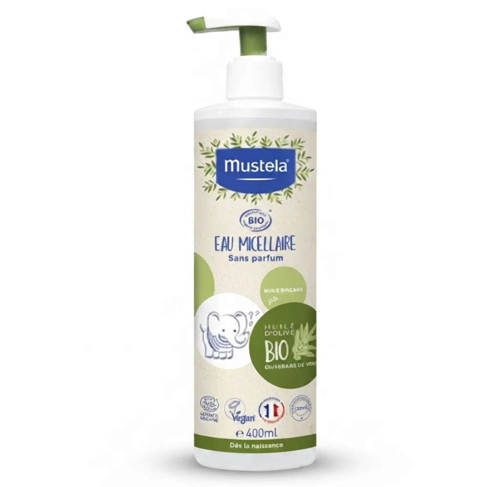 mustela-eau-micellaire-bio-400ml-550x550 MUSTELA BIO Eau Micellaire 400ML MUSTELA bio Eau Micellaire nettoie en douceur le visage, le corps ou les fesses de bébé. Inutile de la rincer. L'eau micellaire bio mustela peut être utilisée dès la naissance et par toute la famille. Elle est même adaptée au démaquillage, y compris des yeux. Cette eau micellaire peut être utilsiée dés la naissance, éventuellement sur les bébés sortis de néonatologie. Sans parfum, formule vegan, elle contient 99% d'ingrédients d'origine naturelle. L'eau micellaire sans rinçage certifiée Bio contient 99% d'ingrédients d'origine naturelle. Les 1% restant permettent d'obtenir une texture agréable et de protéger le produit sur le long terme. Formulée avec de l'huile d'olive bio et de l'aloe vera bio, elle nettoie en douceur et élimine toutes les impuretés. La peau est hydratée, douce et non collante. Ce n'est pas tout : les mamans peuvent aussi l'utiliser pour se démaquiller. Enfin, le produit a été éco-conçu pour minimiser son impact sur l’environnement et son flacon contient 100% de plastique recyclé. Composition : AQUA (WATER), GLYCERIN, CAPRYLYL/CAPRYL GLUCOSIDE, ALOE BARBADENSIS LEAF JUICE POWDER*, SODIUM BENZOATE, POTASSIUM SORBATE, CITRIC ACID, OLEA EUROPAEA (OLIVE) FRUIT OIL*. *Ingrédients issus de l'agriculture biologique. Vegan Sans parfum. 99% d'ingrédients d'origine naturelle. Sans ingrédients d'origine animale. Conseils d'utilisation : Pratique, son format pompe permet d'ajuster la dose voulue. Étape 1 : Appuyer une fois sur la pompe et recueillir l'eau sur un coton. Étape 2 : Nettoyer la zone concernée. Inutile de rincer. Étape 3 : Sécher délicatement, en particulier sur les plis de la peau et les fesses._Bpharma tunisie